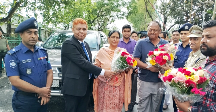 বুড়িমারী হয়ে ভারত-ভুটান সফরে গেলেন বাণিজ্যমন্ত্রী