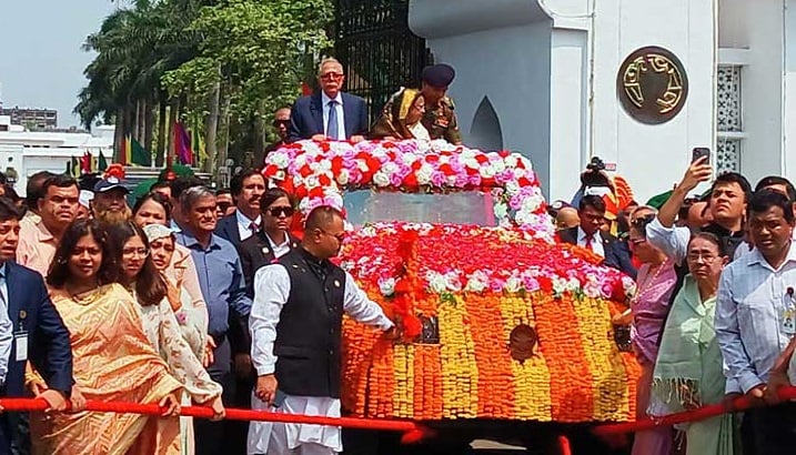  প্রথম কোনো রাষ্ট্রপতিকে আনুষ্ঠানিক বিদায় জানাল বঙ্গভবন