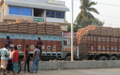 ভোমরায় ১১ ট্রাক ভারতীয় পেঁয়াজ