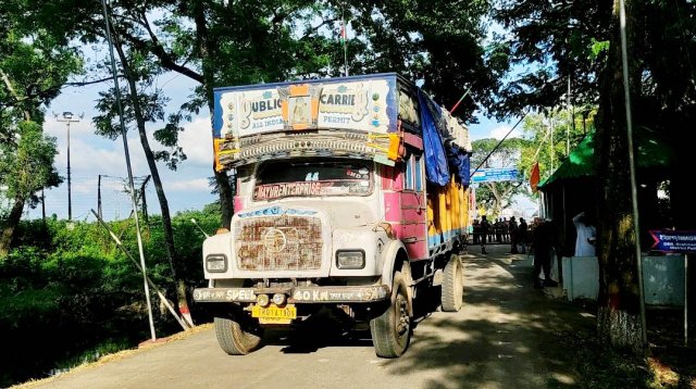 আখাউড়া স্থলবন্দর দিয়ে এলো ১১ টন পেঁয়াজ