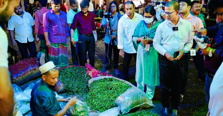 কাঁচা মরিচের দাম বেশি রাখায় ৯৫ ব্যবসায়ীকে জরিমানা