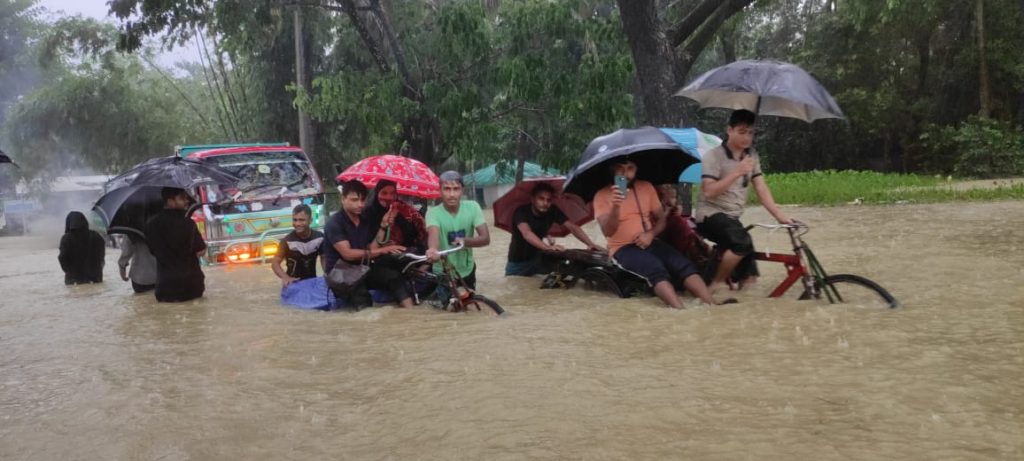 কক্সবাজারে বর্ষণ-ঢলে ৯০ গ্রাম প্লাবিত, দুই লাখ মানুষ পানিবন্দি