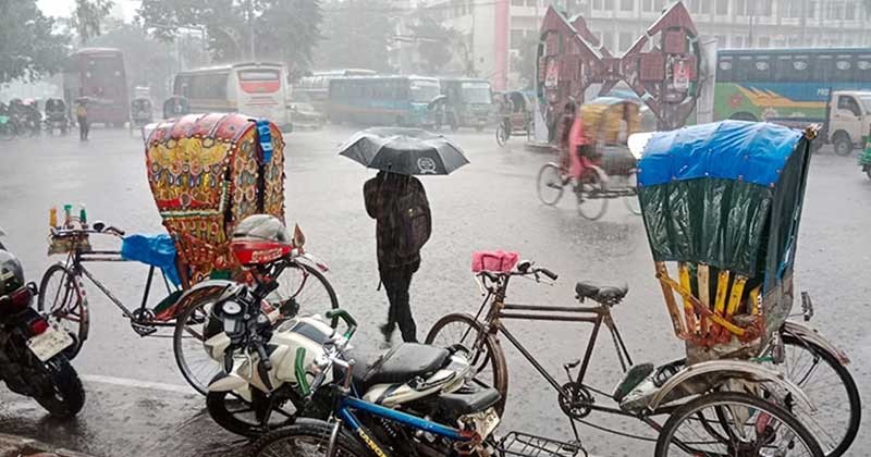 টানা বৃষ্টিতে রাজধানীতে জলজট, ভোগান্তি