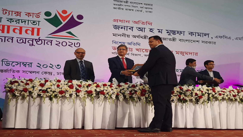 ১৪১ ব্যক্তি-প্রতিষ্ঠান পেল ট্যাক্স কার্ড ও সম্মাননা