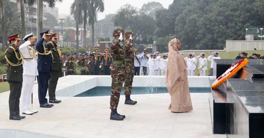 শিখা অনির্বাণে বীর শহীদদের প্রতি প্রধানমন্ত্রীর শ্রদ্ধা