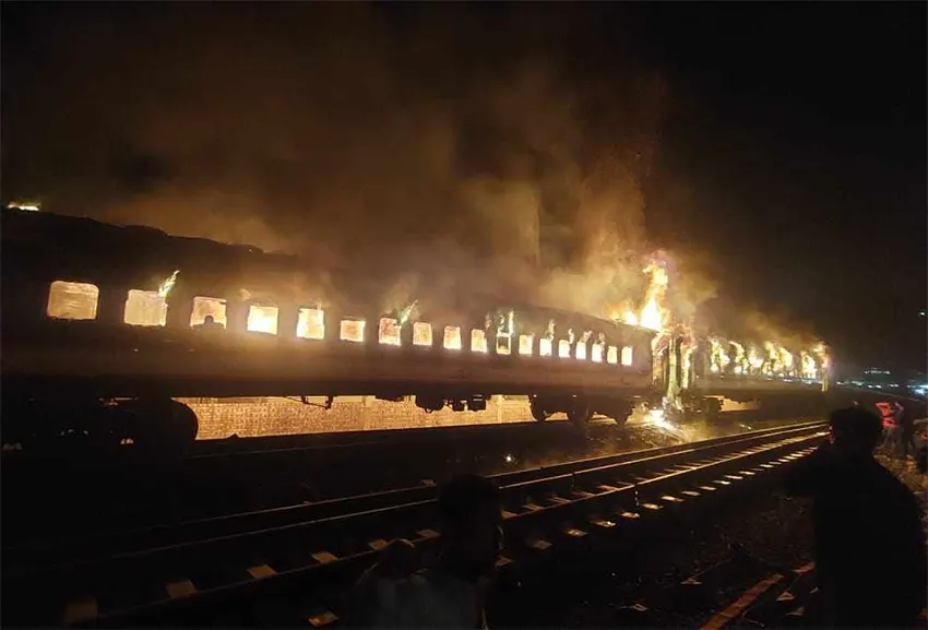 ট্রেনে আগুন : দগ্ধ ৮ একজন শেখ হাসিনা বার্নে চিকিৎসাধীন