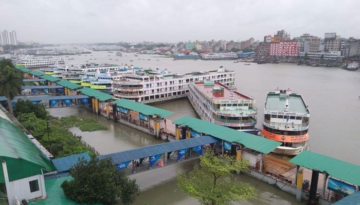 বৈরী আবহাওয়া : ৬ রুটে নৌ-চলাচল বন্ধ ঘোষণা