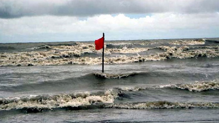 সমুদ্র বন্দরে ৩ নম্বর সতর্ক সংকেত