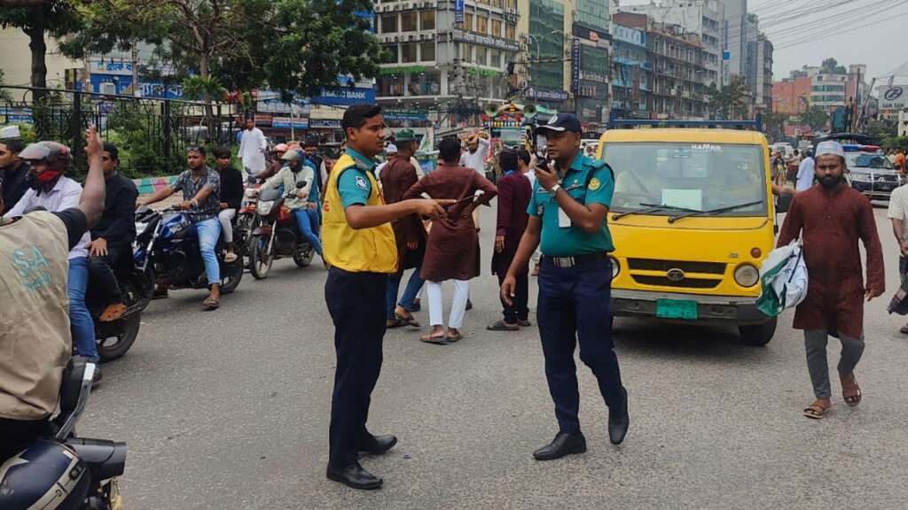 ট্রাফিক আইন অমান্য: দুই দিনে ঢাকায় ৭৬ লাখ জরিমানা, ২১৬৬ মামলা