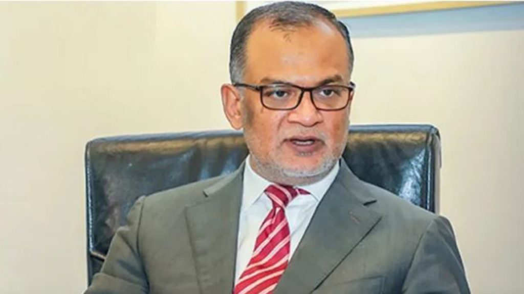 ব্যাংকে ডলারের সংকট নেই : বাণিজ্য উপদেষ্টা