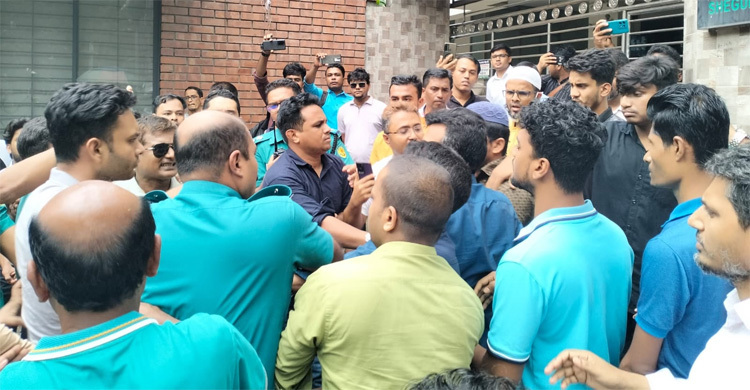 সংবাদ সম্মেলনে বায়রার ২ পক্ষের হাতাহাতি