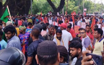 চা-শ্রমিকদের সিলেট বিমানবন্দর সড়ক অবরোধ 