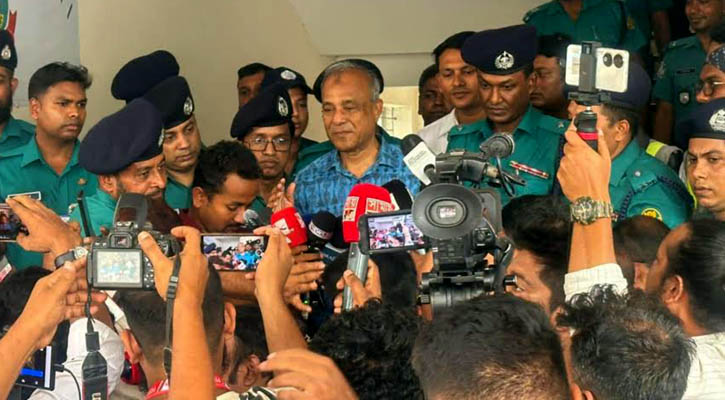কৃষি জমিতে বিলবোর্ড অপসারণের নির্দেশ উপদেষ্টার