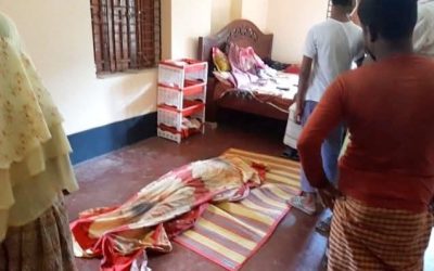 নওগাঁয় বাবার দ্বিতীয় বিয়ে মানতে না পেরে চিরকুট লিখে কিশোরী আত্মহত্যা 