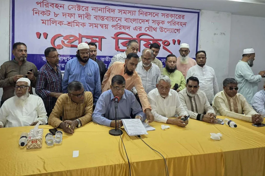 ৭২ ঘণ্টার ধর্মঘটের হুঁশিয়ারি পরিবহন মালিক শ্রমিকদের