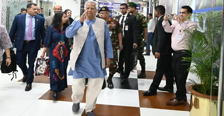 জাতিসংঘ অধিবেশনে যোগ দিতে নিউইয়র্কের পথে প্রধান উপদেষ্টা