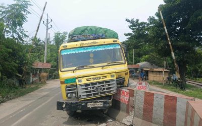 কুমারখালীর রোড ডিভাইডার যেন মৃত্যুর ফাঁদ: প্রতিনিয়ত ঘটছে দূর্ঘটনা