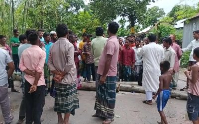 কুড়িগ্রাম ভূরুঙ্গামারীতে সারের দাবিতে কৃষকদের সড়ক অবরোধ