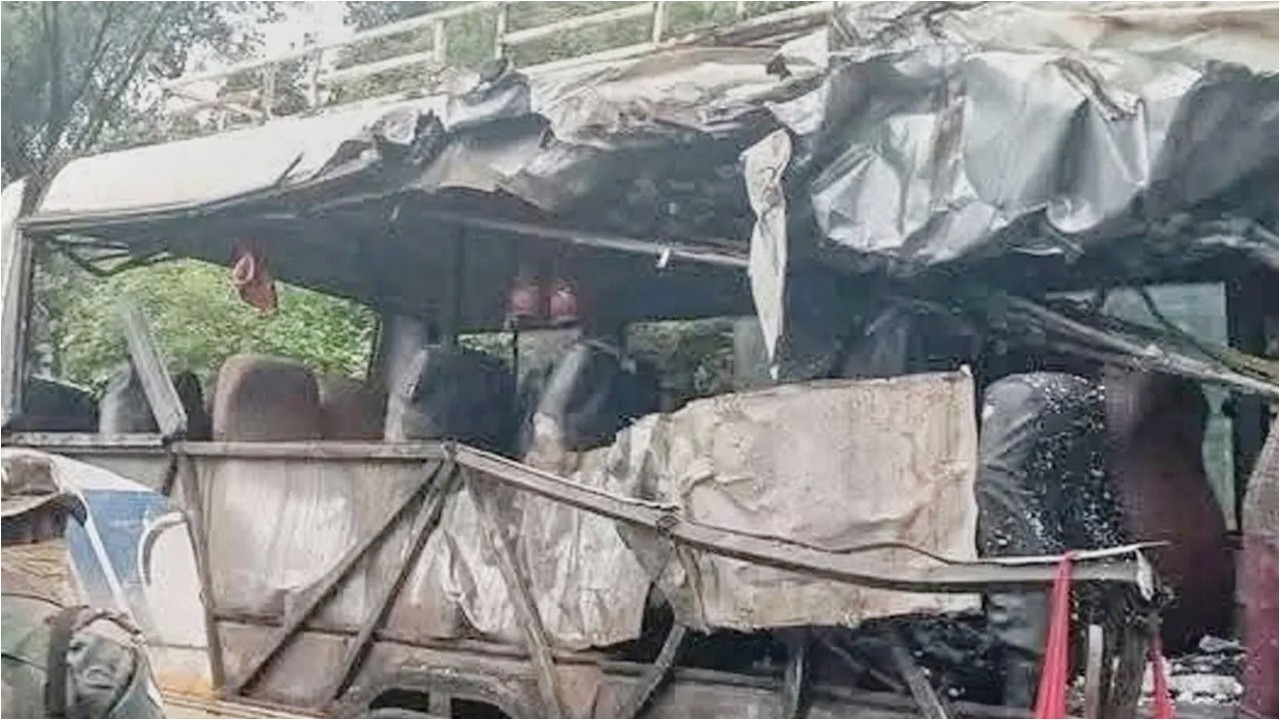 নাইজেরিয়ায় বিয়ের বাস নদীতে পড়ে প্রাণ গেল ১৯ জনের