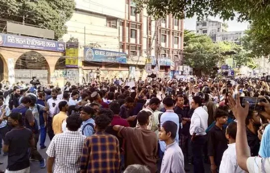 শেখ হাসিনার মৃত্যুদণ্ডের রায়ে ৩২ নম্বরে ছাত্রজনতার উল্লাস