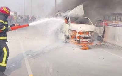 এক্সপ্রেসওয়েতে চলন্ত অ্যাম্বুলেন্সে আগুন