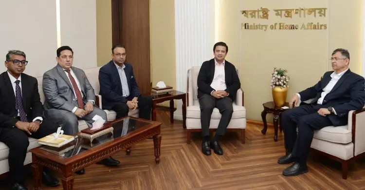 চাঁদাবাজি নির্মূল ও ১০-১৫ বছরের বাজার সিন্ডিকেট ভেঙে দিতে কাজ চলছে : স্বরাষ্ট্রমন্ত্রী