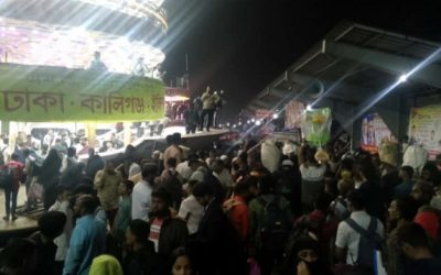 সদরঘাটে ঘরমুখো মানুষের ভিড়