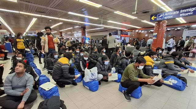 লিবিয়া থেকে দেশে ফিরলেন ১৭৫ বাংলাদেশি