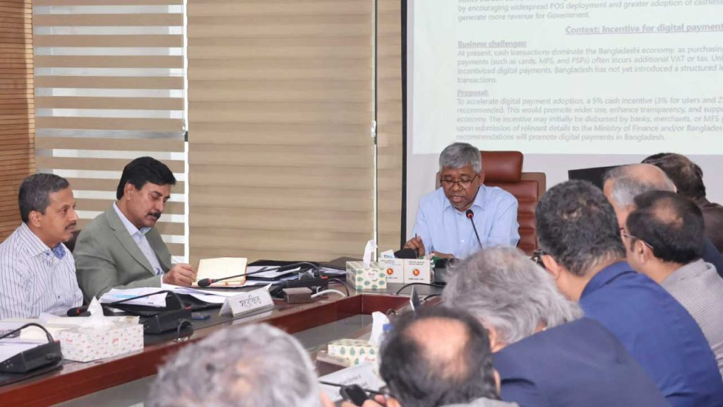 নগদ লেনদেনে নির্ভরতা কমাতে কার্ড লেনদেনে প্রণোদনা চান ব্যবসায়ীরা