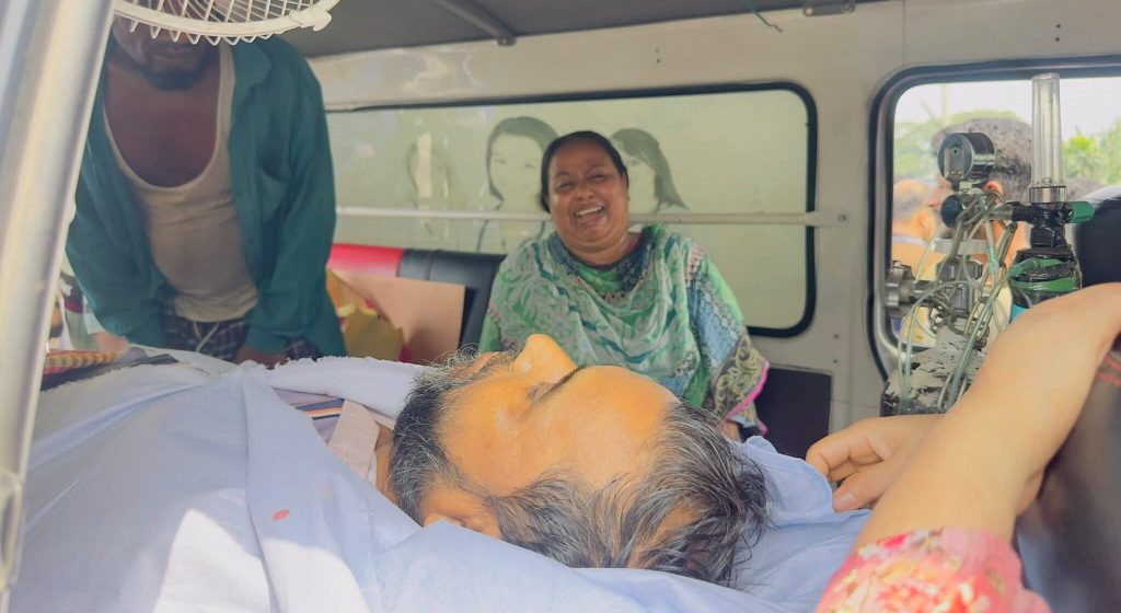 ১০ টাকা চাঁদা না দেওয়ায় সোনারগাঁয়ে অটোচালককে পিটিয়ে হত্যার অভিযোগ; প্রতিবাদে সড়ক অবরোধ