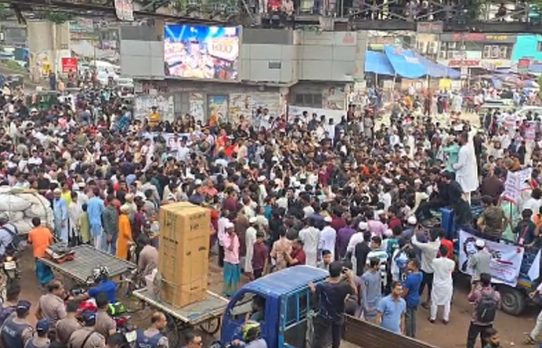 শিশু রামিসা হত্যার বিচার দাবিতে মিরপুরে বিক্ষোভ
