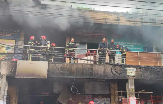 বিজয় সরণির কলমিলতা বাজারে লাগা আগুন নিয়ন্ত্রণে
