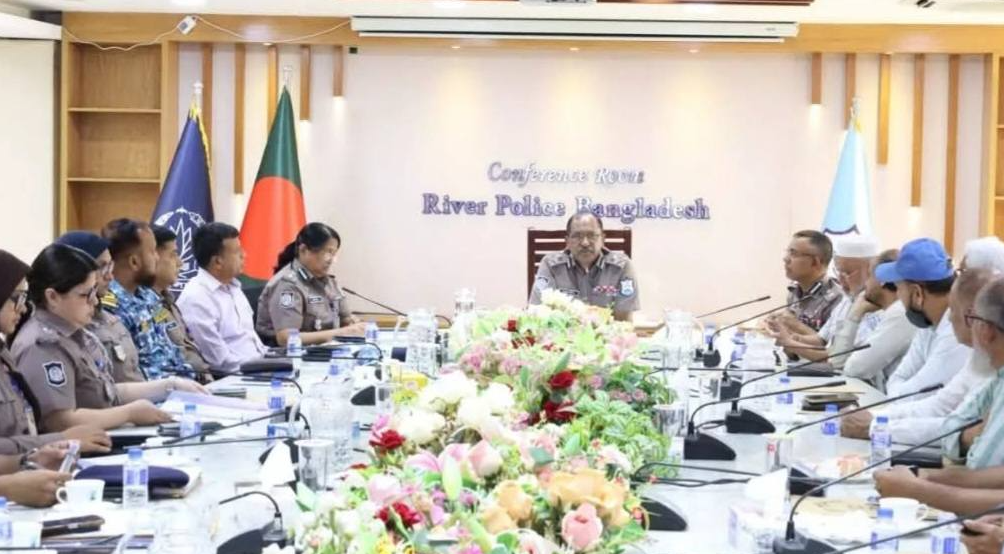 ঈদ-উল-আযহা ২০২৬: নৌপথে যাত্রী ও পশু পরিবহনে নিরাপত্তায় তৎপর নৌ পুলিশ — অতিরিক্ত আইজিপি