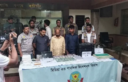 কর্মী নিয়োগ দিয়ে দিনরাত ছাপানো হচ্ছিল জাল টাকা, গ্রেফতার ৩