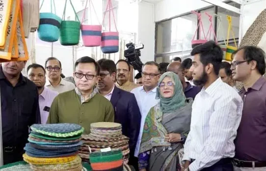 কৃষককে ন্যায্যমূল্য দিতে হলে পাটপণ্যের বহুমুখীকরণ জরুরি: পাটমন্ত্রী