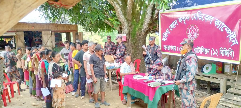 ফ্রি মেডিকেল ক্যাম্পের মাধ্যমে ১২৯ অসহায় মানুষের পাশে ছোটহরিণা ব্যাটালিয়ন
