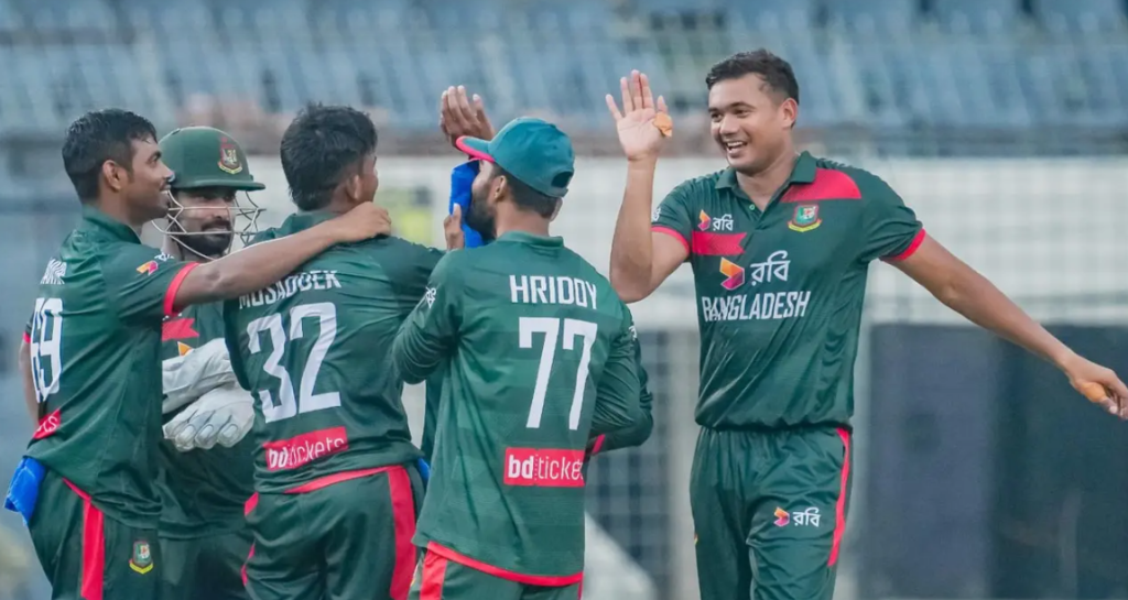 ০ রানেই ৩ উইকেট নেই অস্ট্রেলিয়ার