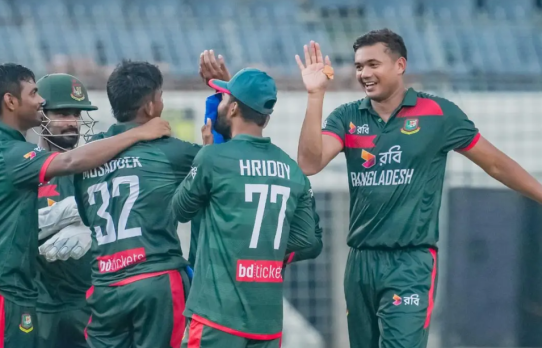 ০ রানেই ৩ উইকেট নেই অস্ট্রেলিয়ার