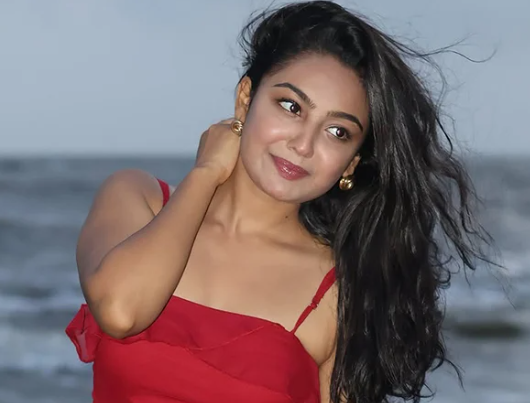 ঘরে ঝুলছিল অভিনেত্রীর দেহ, হাসপাতালে নেওয়ার আগেই মৃত্যু