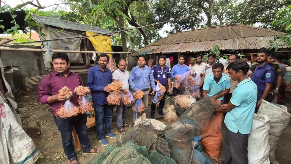 সিংড়ায় ২০ লাখ টাকার অবৈধ চায়না দুয়ারি জাল জব্দ, একজনের কারাদণ্ড