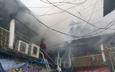 চাঁপাইনবাবগঞ্জের নিউ মার্কেটে আগুন, ৬ ইউনিটের চেষ্টায় নিয়ন্ত্রণে