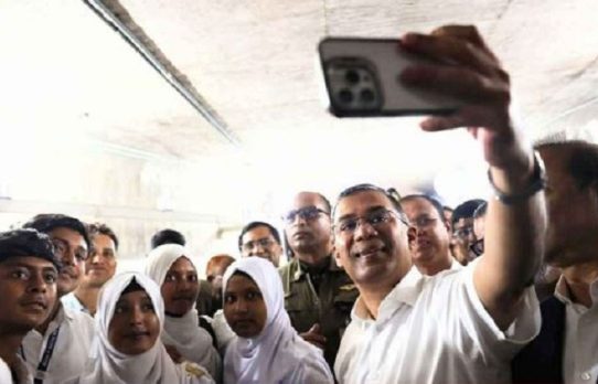 সংসদে প্রধানমন্ত্রীর সঙ্গে মধ্যাহ্নভোজ করলেন শিক্ষার্থীরা