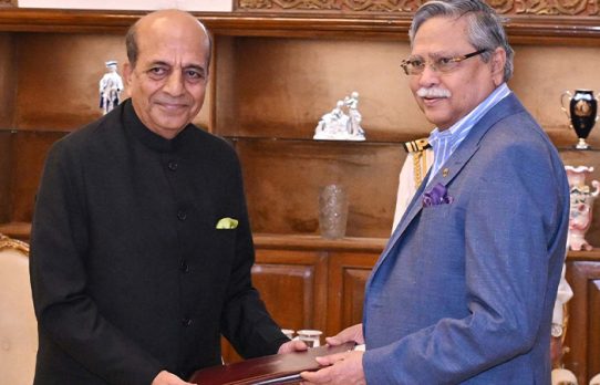 রাষ্ট্রপতির কাছে পরিচয়পত্র পেশ করলেন ভারতের নতুন হাইকমিশনার দীনেশ ত্রিবেদী