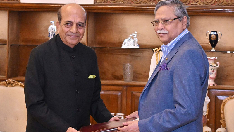 রাষ্ট্রপতির কাছে পরিচয়পত্র পেশ করলেন ভারতের নতুন হাইকমিশনার দীনেশ ত্রিবেদী