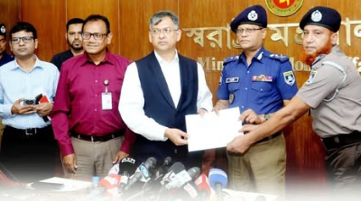 ৯৯৯-এর তাৎক্ষণিক সেবায় আড়াই ঘণ্টায় ফিরে মিলল প্রবাসযাত্রীর ব্যাগ, পুরস্কৃত রেলওয়ে পুলিশের ৫ সদস্য