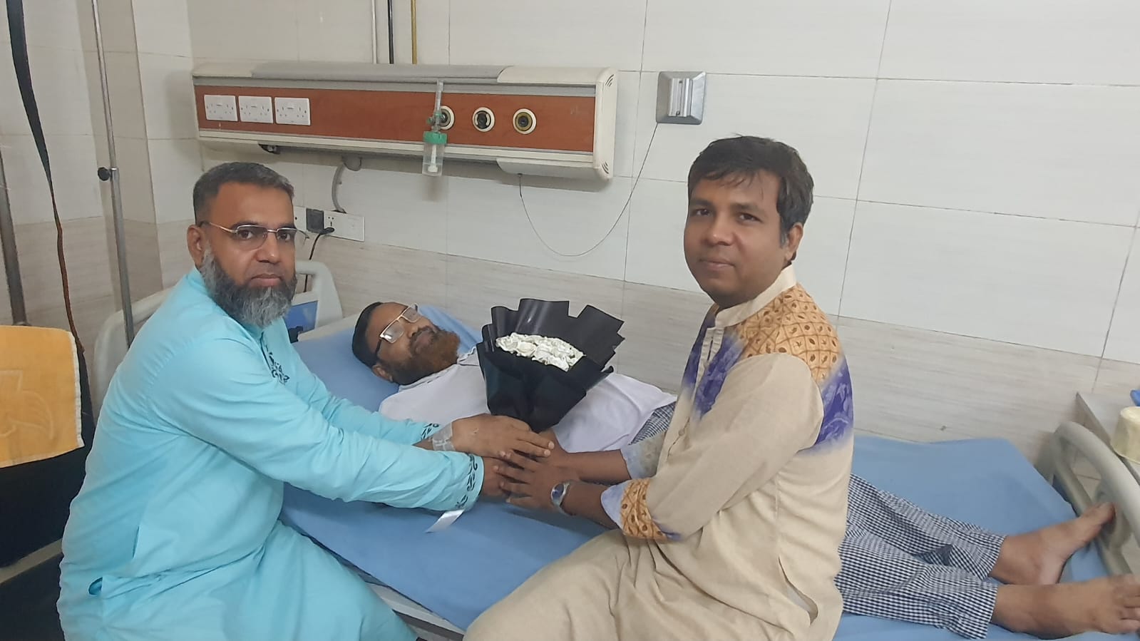 যাত্রী কল্যাণ সমিতির মহাসচিবের খোঁজ নিলেন যাত্রী অধিকার সংরক্ষণ        পরিষদের নেতারা