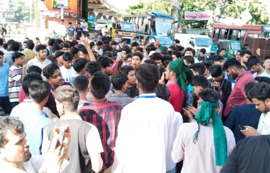 শিক্ষামন্ত্রীর পদত্যাগের দাবিতে চট্টগ্রামে শিক্ষার্থীদের ফের বিক্ষোভ