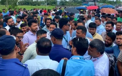 চট্টগ্রামের আনোয়ারায় ইসলামী ব্যাংকের চাকরিচ্যুত কর্মীদের বিক্ষোভ