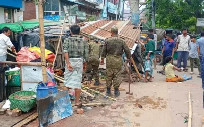 চট্টগ্রামে রাস্তা-নালা দখল করে দোকানের মালামাল রাখায় জরিমানা