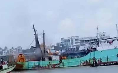 কর্ণফুলী নদীতে ফিশিং ট্রলারে অগ্নিকাণ্ডে দগ্ধ দুই নাবিকের মৃত্যু